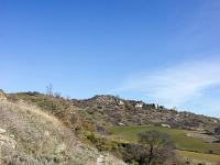 Entre Lauche et St Martin (Vallée du Jabron)  Les ruines du Vieux Noyers depuis le sentier