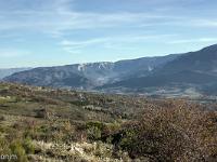 Entre Lauche et St Martin (Vallée du Jabron)  Vue sur la vallée du Jabron et le cirque de Valbelle