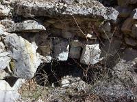 Abbaye de Clarescombes - XIIe  Ouverture dans le mur Ouest. La même que celle vue précédemment de l'intérieur ...