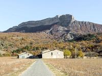 Au nord de la montagne de Gache  La Grèse sur la route de La Bastide Noble. Gache et Font de Mège en arrière plan