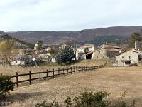 Boucle Barret-sur-Méouge via St-Pierre-Avez  Barret-sur-Méouges Quartier du Serre des Coucourdes, départ de la rando