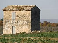 Cabanons  Cabanon sur le plateau de Valensole