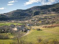 Chapelle Saint-Claude  Saint-Martin. Nous allons prendre le chemin de droite pour monter à la chapelle qui se trouve à 1 km à l'Est