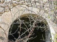Chateau des Graves XVIIe  Une des entrése du bâtiment d'un bel appareil de pierre taillées. Il en est une autre plus à droite, plus simple par laquelle nous allons entrer ! ...