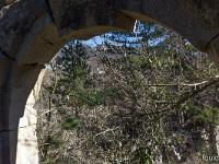 Chateau des Graves XVIIe  Au loin, on aperçoit l'église de Saint Vincent. C'est que se trouvait le village médiéval aujourd'hui totalement ruiné ...