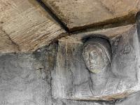 Château de Pierre de Glandevès (XIVe)  Figure mythologique dans l'escalier 4/10