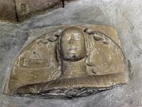 Château de Pierre de Glandevès (XIVe)  Figure mythologique dans l'escalier 5/10