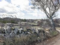 Chateauneuf-Val-Saint-Donat  Sur le chemin qui mène au vieux village (GR 653D)