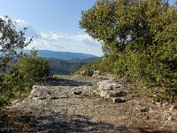 Plateau de Ganagobie - La forêt  Passage par la corniche Ouest du plateau avant de s'enfoncer à nouveau dans la forêt ...