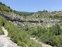 Gorges de la Méouge  Pomet et le Banc du Bouc depuis le sentier