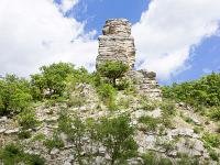 Gorges de la Méouge  Le rocher du Château depuis la rive gauche de la Méouge