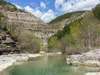 Gorges de la Méouge - De St Pierre Avez au Pont Roman  Vue sur la Méouge au niveau des Pierres Plates