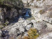 Gorges de la Méouge - Barret sur Méouge via St Pierre Avez  La Méouge - Lieu dit La Cascade depuis le pont Roman, départ de la rando depuis la D942, route départementale qui traverse les gorges