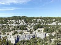 Tour des gorges d'Oppedette  Vue sur la rive droite des gorges au départ de la rando. On voit en face le sentier ou je me trouverai tout à l'heure ...