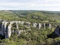 Tour des gorges d'Oppedette  Vue sur la rive gauche que je vient de longer depuis le belvédère ...