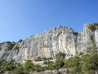 Tour des gorges d'Oppedette  La falaise d'escalalde ...