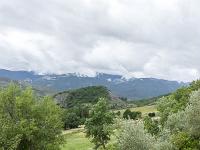 Les Houlettes - Sisteron  Paysage aux Houlettes. Au loin dans les nuages, les crêtes de Lure