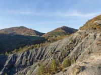 Automne 2015  Castel Bevons - A gauche au loin, le col de Saint Pensier et à droite, celui de la Mairie