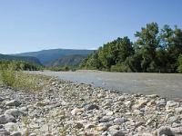 Le Buech  Le Buech et au loin l'entrée des gorges de la Méouge et la montagne de Chabre