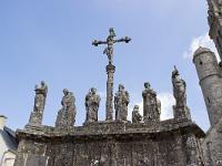 Confort-Meilars  Le calvaire aux treize apôtres