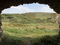 Roscanvel - Le Fort de la Fraternité  Vue depuis l'intérieur du four à chaux