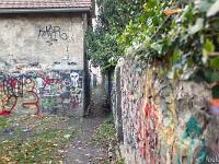 Visite de la ville de Gap (Hautes Alpes)  Curieux endroit fait de petits passages entre la rue des Jardins, le Bd de la Libération et le passage Montjoie. Tout est entièrement tagué 2/7