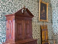 Château de Grignan  Une armoire dans l'appartement de Marie Fontaine.