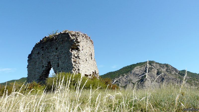 tour-melve-16web.jpg - Les faces Sud et Est de la Tour. Les seules encore debout de nos jours