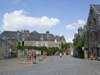 Locronan  La place du Marché (autre vue)