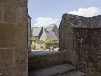 Locronan  Eglsie Saint Ronan - Ancien accès au cimetière. Il fallait jadis enjamber ce mur qui séparait symboliquement le royaume des vivants de celui des morts