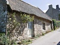 Locronan  Maison au toit de chaume