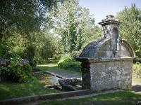 Locronan  La fontaine de Bonne Nouvelle au Sud de la Chapelle du même nom