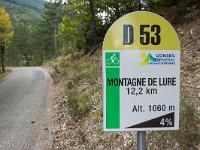Ubac de Lure - septembre 2015  La route D53 qui traverse l'ubac de Lure depuis Valbelle jusqu'au col du pas de la Graille (1597m)