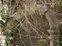 Lurs  Très vieille porte sur une ruine