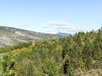 Entre Maigremine et Clos de Moune  Vue vers l'Est. A gauche la montagne du Molard qui s'étend d'Est en Ouest entre Sisteron et Bevons. Au loin la montagne de Gache