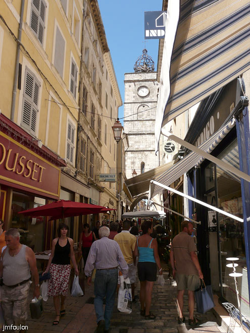 apt-marche-01web.jpg - Dans la rue des Marchands