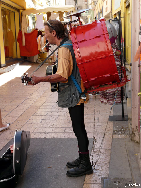 apt-marche-07web.jpg - Homme orchestre
