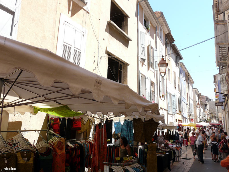 apt-marche-24web.jpg - Autre vue du marché