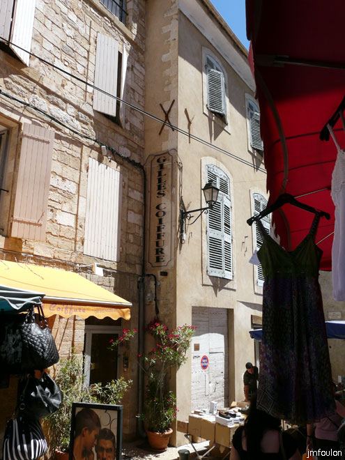 apt-marche-38web.jpg - Dans une autre rue