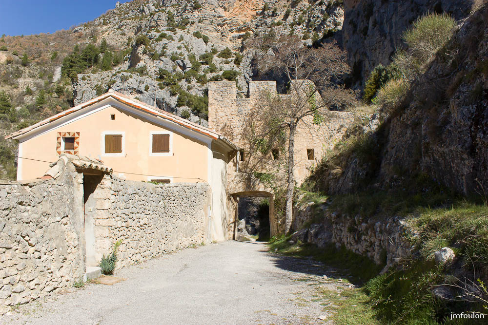 moustier-012.jpg - La porte du Riou vue de l'intérieur