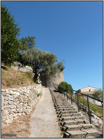 chateau-04web.jpg - Montée piétonne au château