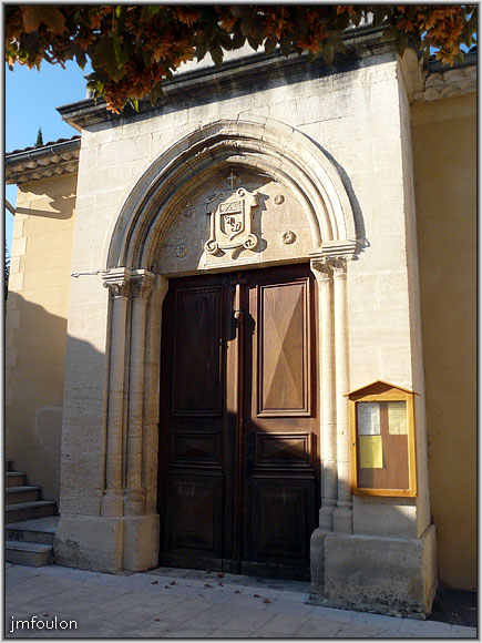 eglise-04web.jpg - Le portail d'entrée (autre vue)