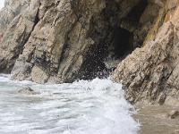 Crozon - Plage de Goulien  Grottes à l'Ouest de la plage de Goulien