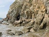 Crozon - Plage de Goulien  Grottes à l'Ouest de la plage de Goulien