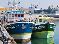 Port de Saint Guénolé  Sur le port de pêche de Saint Guénolé