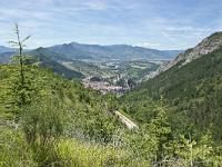 Rando - Grotte du Trou de l'Argent  Vue vers l'Ouest. A droite l'adret de la Baume et sa forêt que je viens de traverser d'Ouest en Est depuis Sisteron