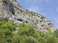 Rando - Grotte du Trou de l'Argent  Arrivée à la grotte dont on aperçois ici une des ouvertures dans la falaise