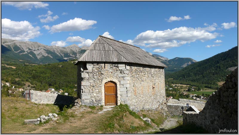citadelle-13web.jpg - La poudrière accès à la partie haute qui à servi de réserve. La poudrière à proprement parlé se situait dans la salle basse voutée