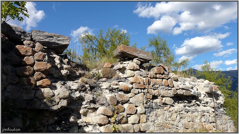 citadelle-43web.jpg - Rempart est au niveau des bâtiments de garnison, en piteux état !