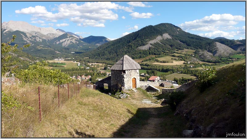 citadelle-46web.jpg - La poudrière et  la face est du mur parados